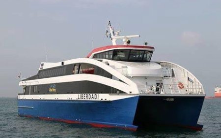 BRAVA ISOLADA DO RESTO DO PAÍS: NAVIO LIBERDADI RETIDO NA PRAIA PARA INSPEÇÃO