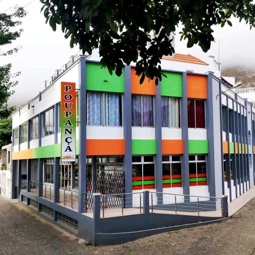 Mini Mercado Poupança homenageada pela Câmara de Comércio de Sotavento