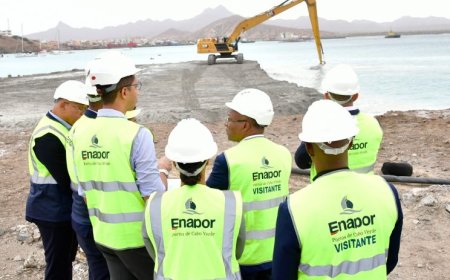 Primeiro Ministro com agenda centrada na Economia Marítima visita obras do Terminal de Cruzeiros em S. Vicente