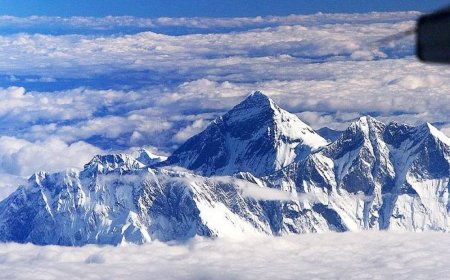 Pico Everest registrado por um fotógrafo a bordo de um avião!