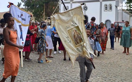 Brava: Festas da bandeira culminam-se com a passagem da bandeira de São Pedro e bote ao Mastro