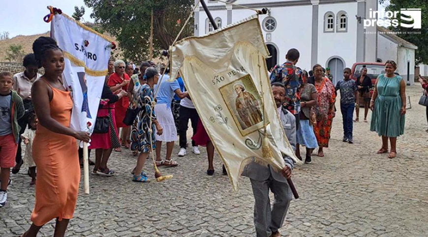 Brava: Flag festivities culminate with the passage of the flag of São Pedro and the boat to the mast
