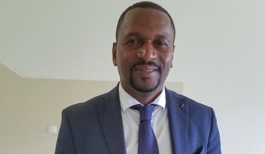 GOVERNA-SE À PALHAÇADA, EM CABO VERDE, MAS, COM ESCÂNDALOS E BENÇÃO