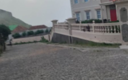 Jardim Infantil da Escola Materna em Nossa Senhora sem seu  parque infantil