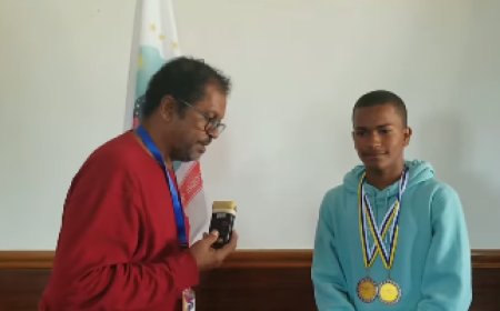 Jovem nadador Leonardo Pereira brilha em sua estreia no Campeonato Nacional de Natação, elevando o nome da Ilha Brava