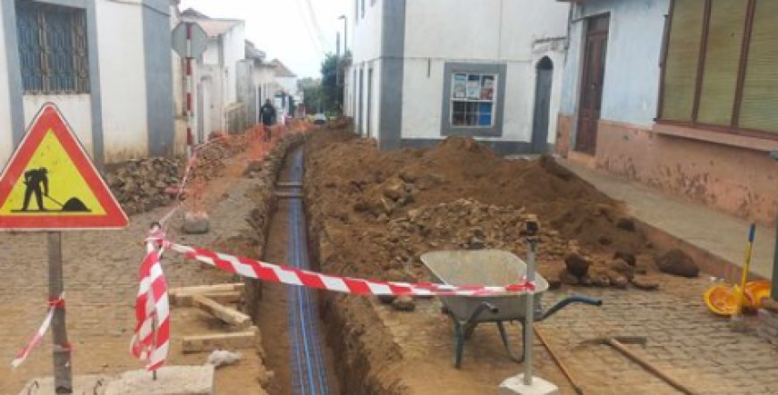 Moradores da rua da Cultura reclamam da demora na obra em execução na zona
