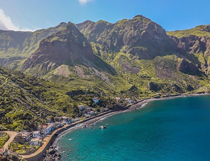 Impacto de Sistemas Climáticos de Cabo Verde no Atlântico Preocupa Especialistas Norte-Americanos
